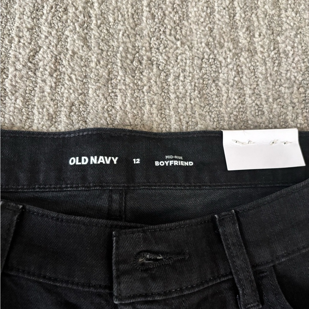 Old Navy Black Mid-Rise Boyfriend shorts